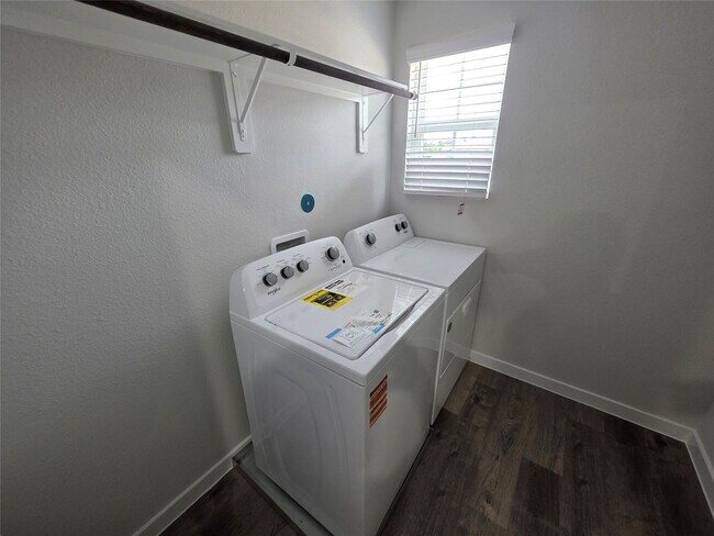 Building Photo - 7878 Alset Dr