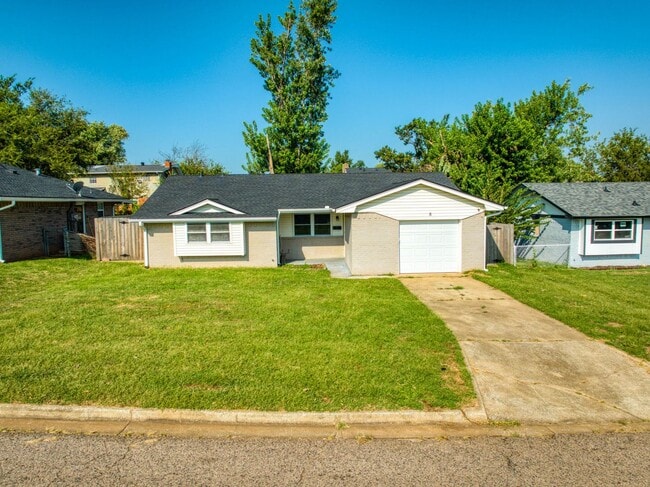 Primary Photo - 3 Bedroom 2 Bath home in Shawnee!