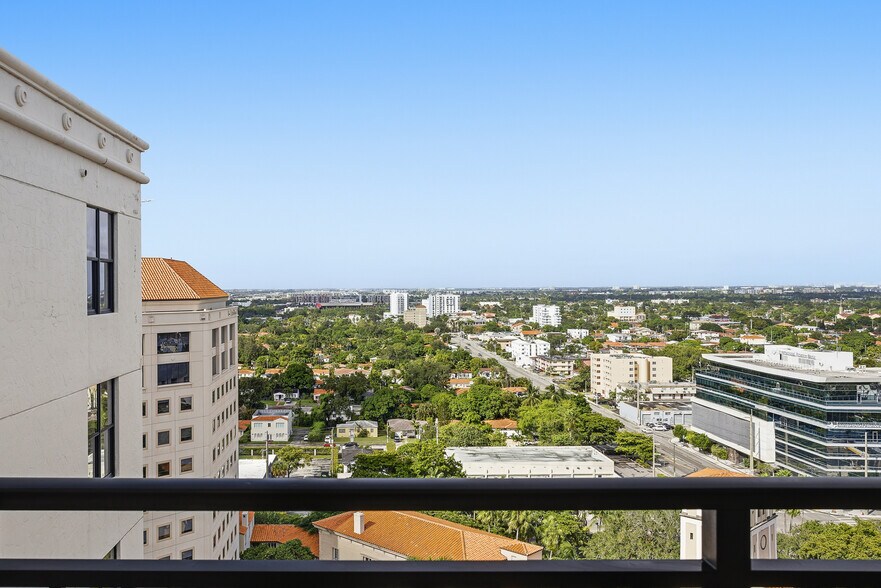 Building Photo - 888 S Douglas Rd