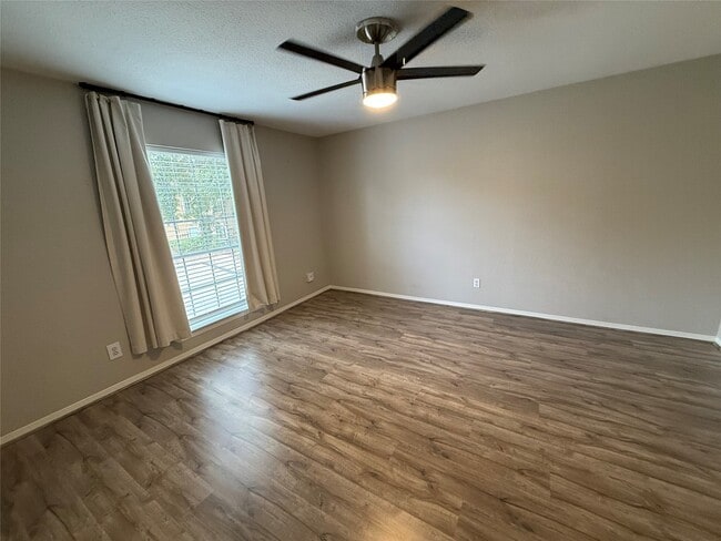 Building Photo - 1880 White Oak Dr