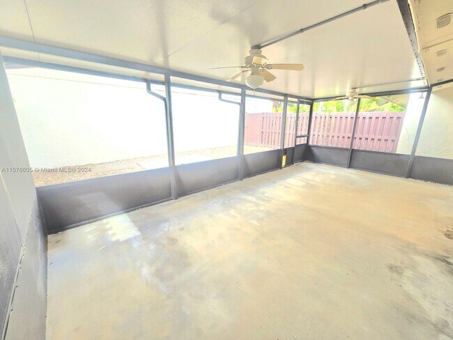 Building Photo - 11588 SW 112th Ave