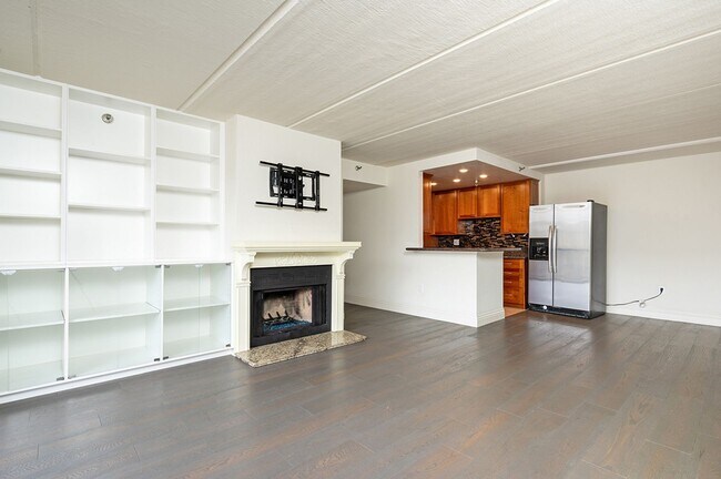 Building Photo - Stellar Symphony Terrace Condo!