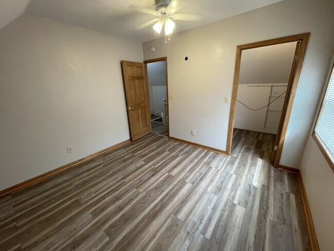 Building Photo - 127 E Main St