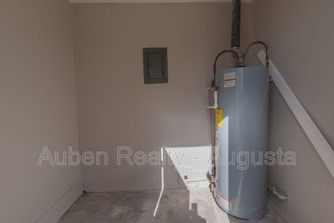 Building Photo - 2311 Walden Dr