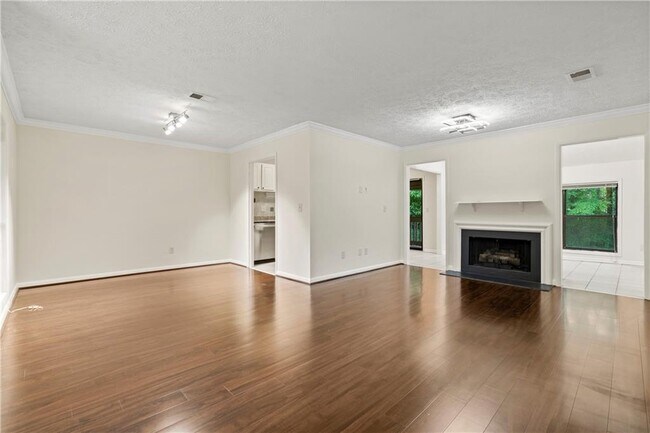 Building Photo - 5137 Roswell Rd NE