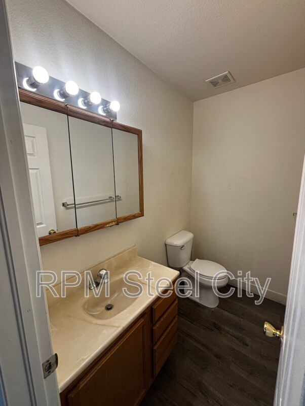 Building Photo - 351-353 W Song Sparrow Dr