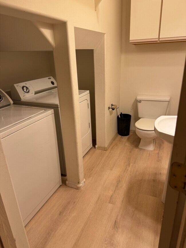 Building Photo - 124 Lambert Ct