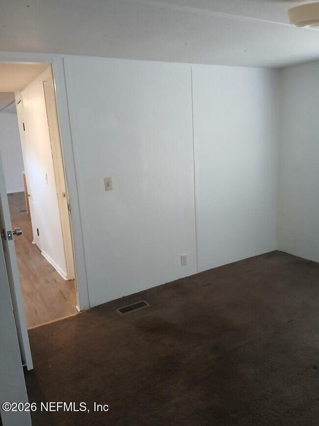 Building Photo - 104 Ash St