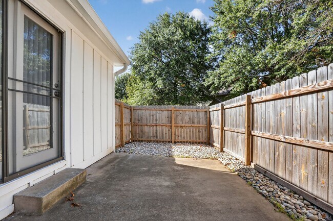 Building Photo - Your Beautifully Remodeled 3BR/2.5BA Townh...