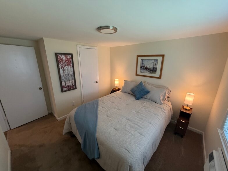 Bedroom 1 - 104 W Hembree St