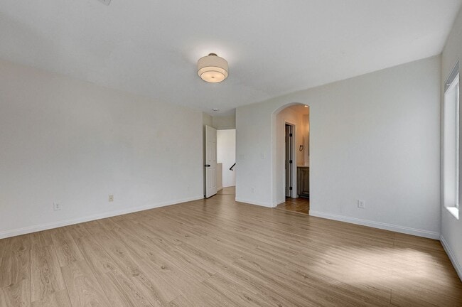 Building Photo - Stylish Tri-Level Home/Tandem Garage in Henderson