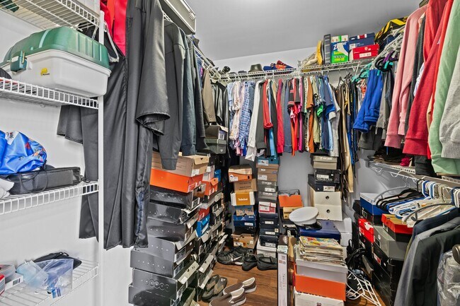 Building Photo - 211 Lynden Ln