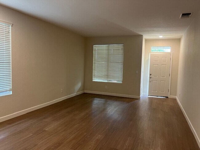 Building Photo - Single-Story 4 Bedroom House for Rent – Elk Grove