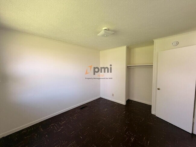 Building Photo - 2913 Oakdale Ave