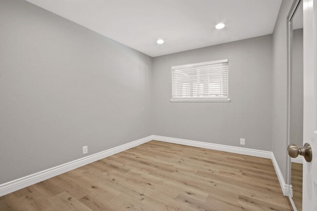 Building Photo - 16572 Tripp Cir