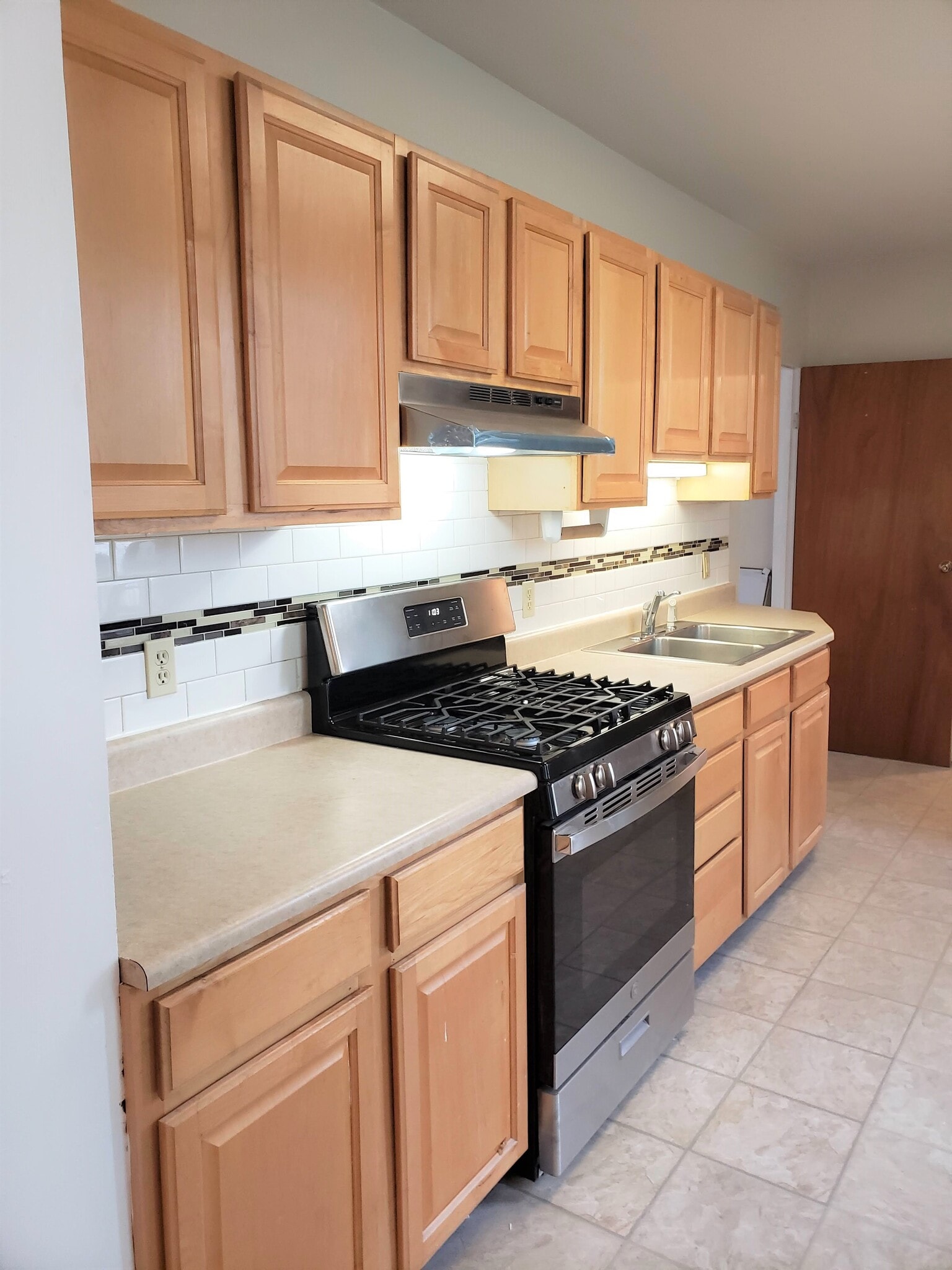 New appliances/ Nice Kitchen - 4 High St