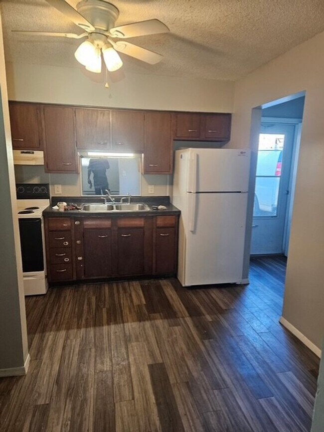 Building Photo - 510/503 Liberty St. - NAAAM