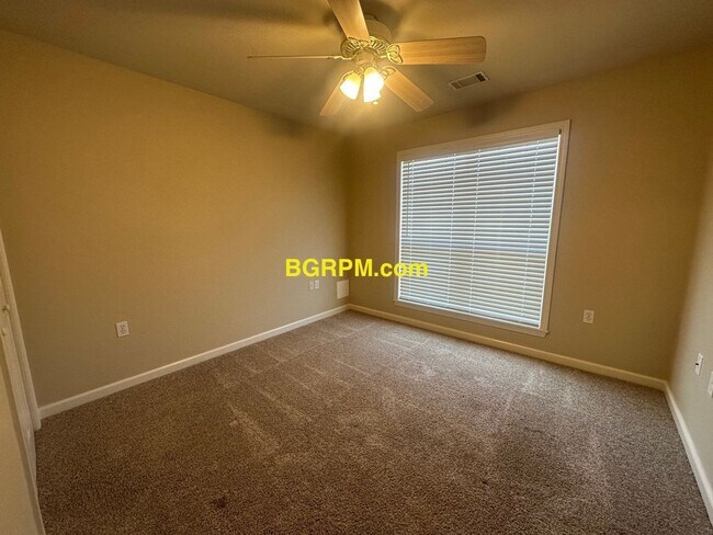 Building Photo - 3 Bed 2 Bath