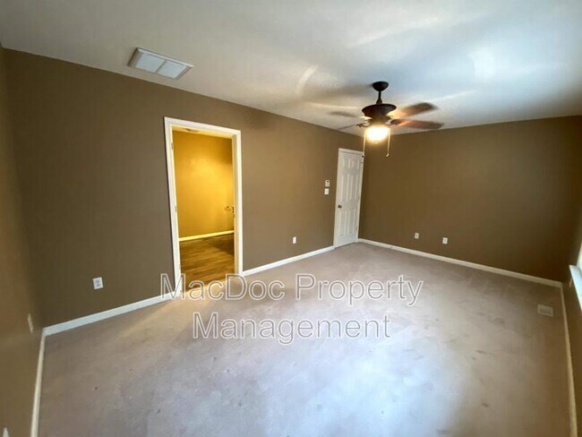 Building Photo - 1265 Ullainee Rd