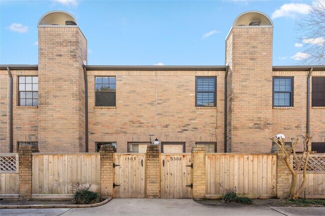 Building Photo - 9850 Pagewood Ln