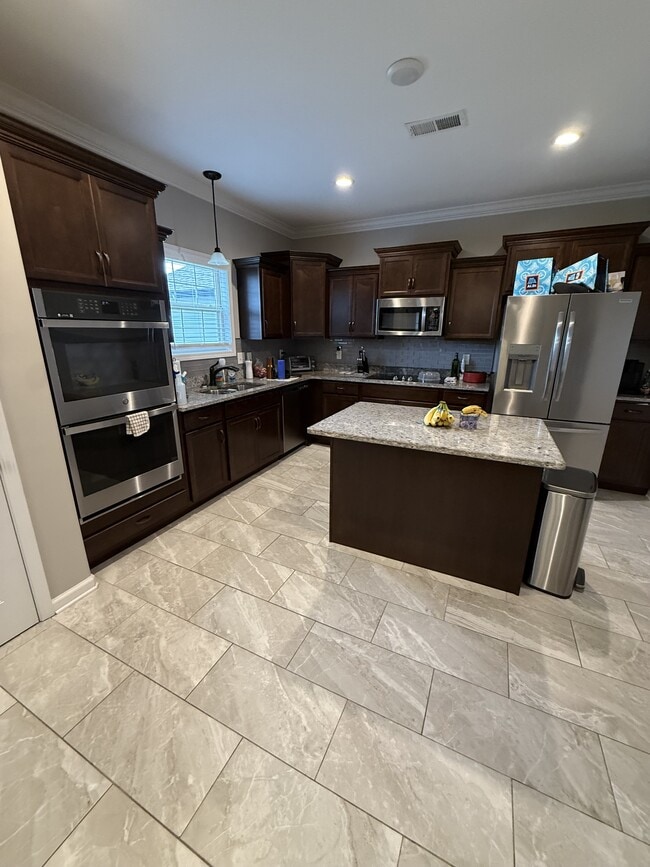 Building Photo - 206 Elwell Rd