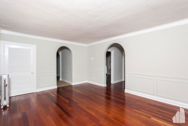 Building Photo - 548 W Surf St