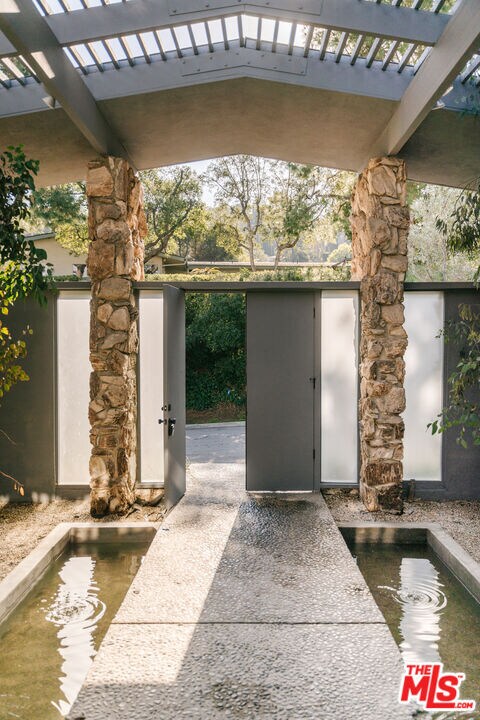 Building Photo - 8559 Edwin Dr
