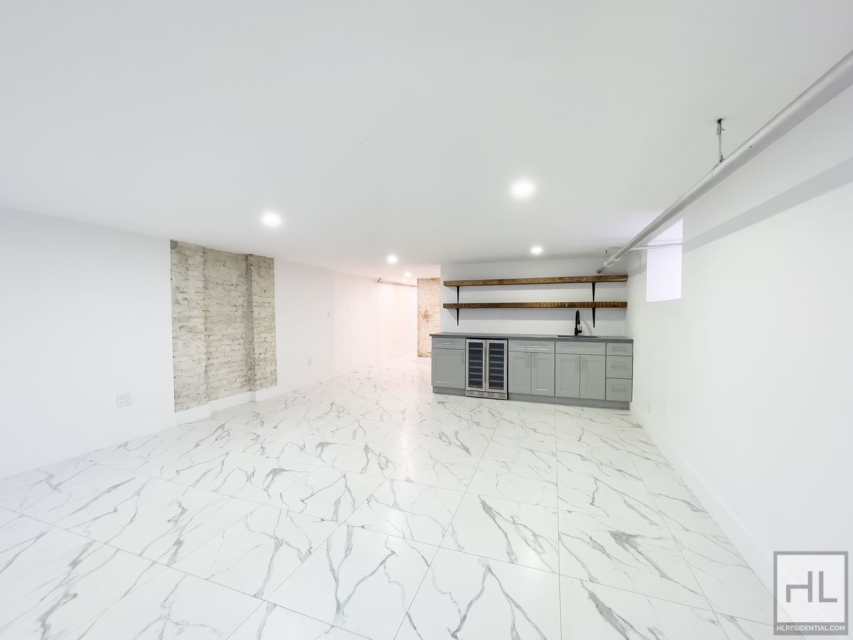 Building Photo - Renovated 2-Bedroom with Private Backyard + 1,500 Sq Ft Recreation Space | Fort Greene