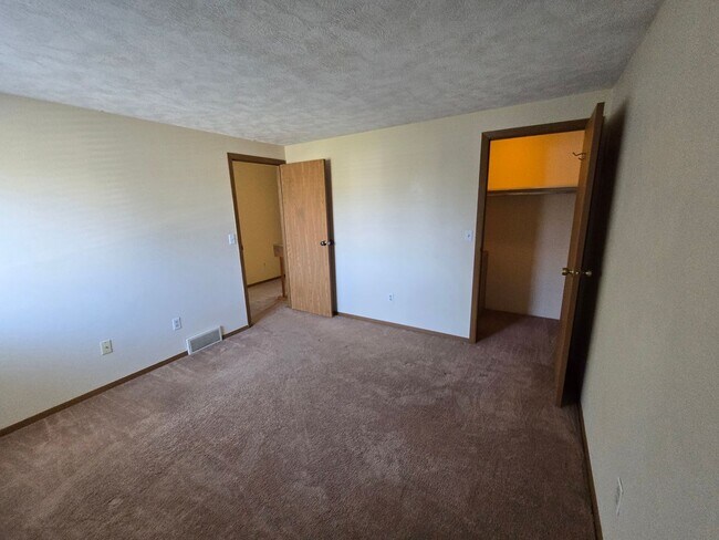 Building Photo - Three bedroom home in Franklin Square