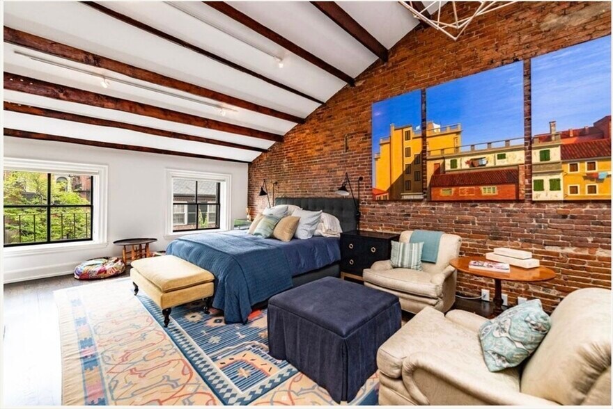 Building Photo - 22 Joy St