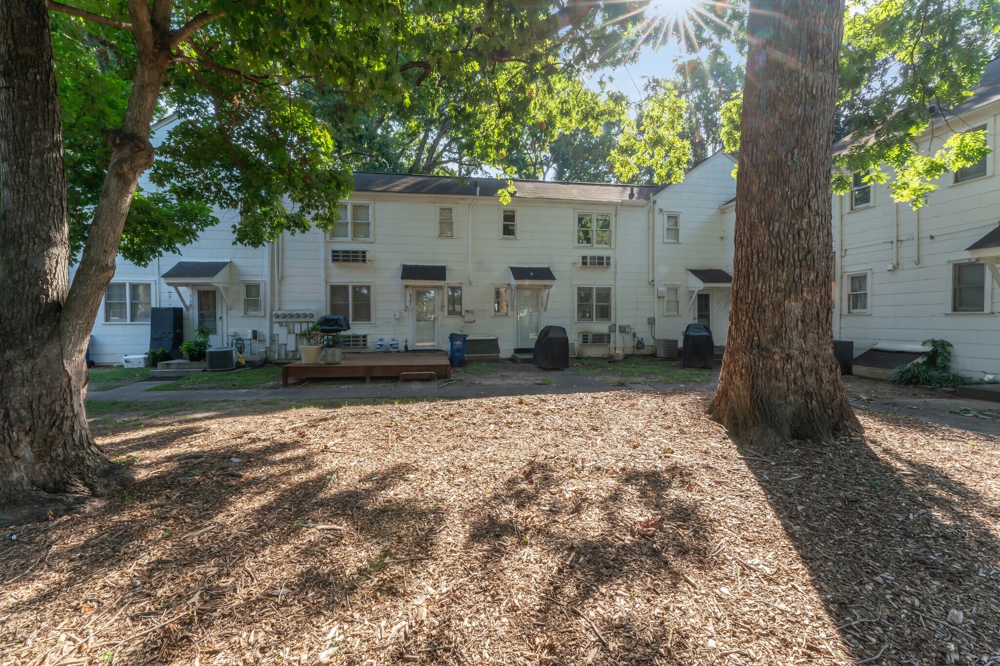 Building Photo - 929 St Marys St