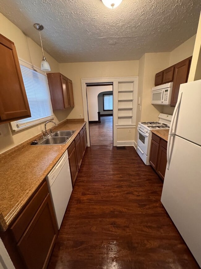 Building Photo - 157 Halls Heights Ave