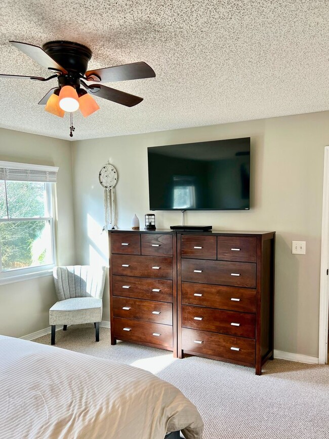 Building Photo - Charming 3-Bedroom Home with Modern Upgrad...