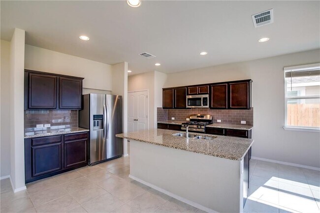 Building Photo - 226 Trailside Ln