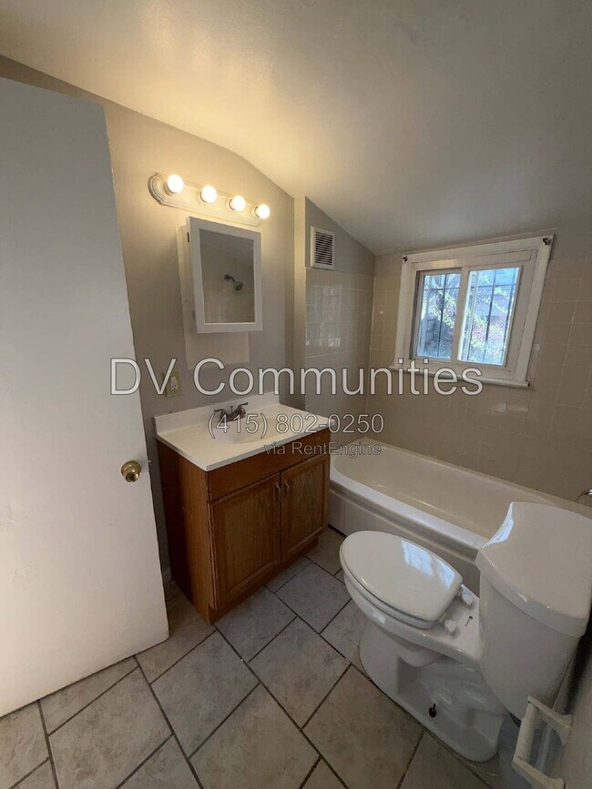 Building Photo - 3417 Storer Ave