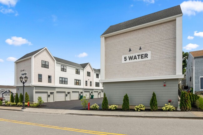 Building Photo - Townhomes at 5-7 Water St | One-Bedroom El...