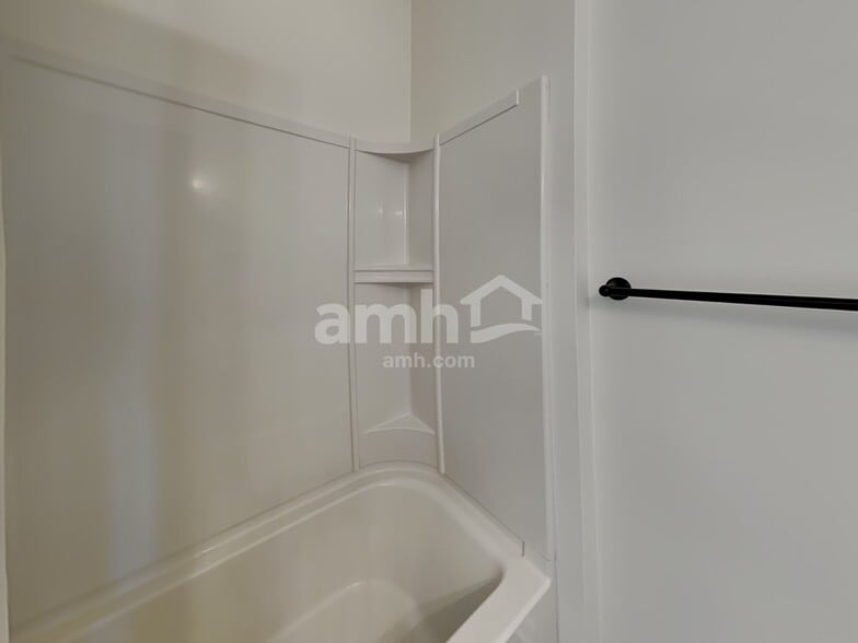 Building Photo - 1019 Green Terra Rd