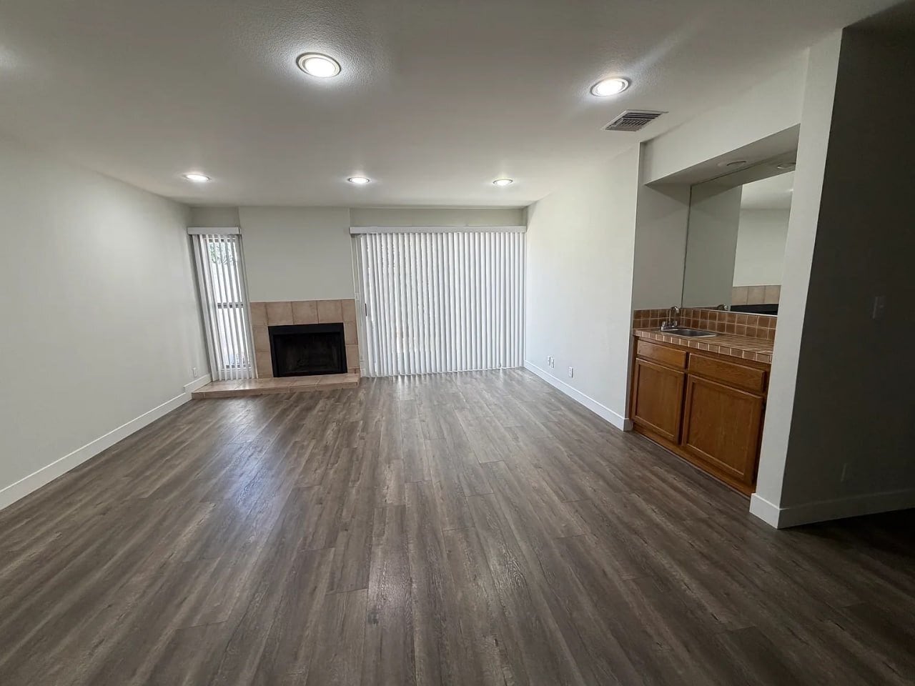 Building Photo - 18241 Andrea Cir N