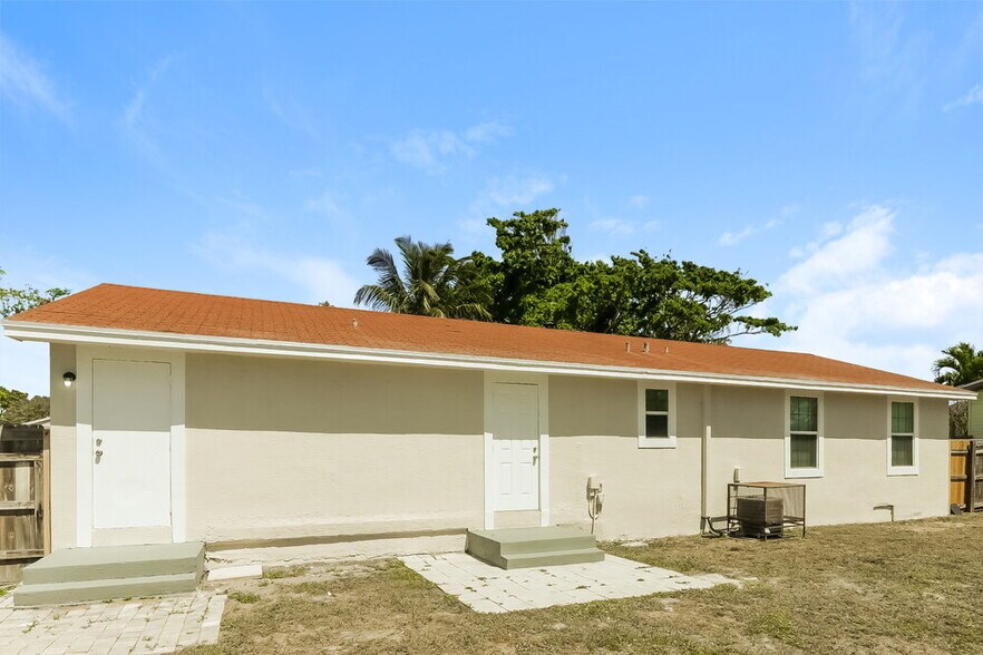 Building Photo - 1142 Monroe Blvd