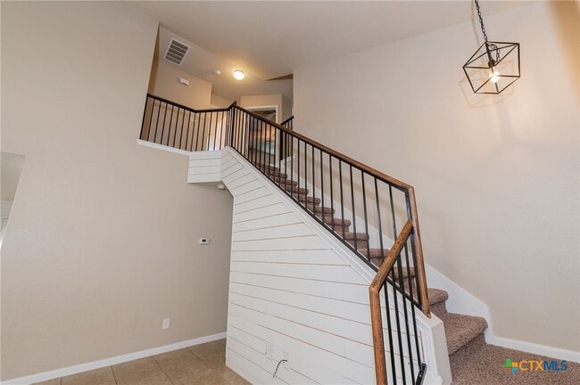 Building Photo - 146 Linden Ln