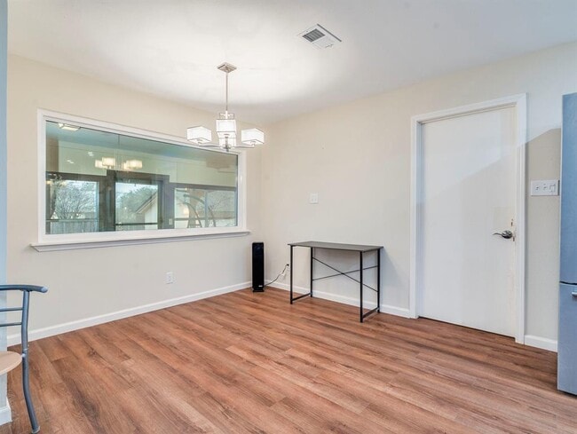 Building Photo - 317 Cedar Dr