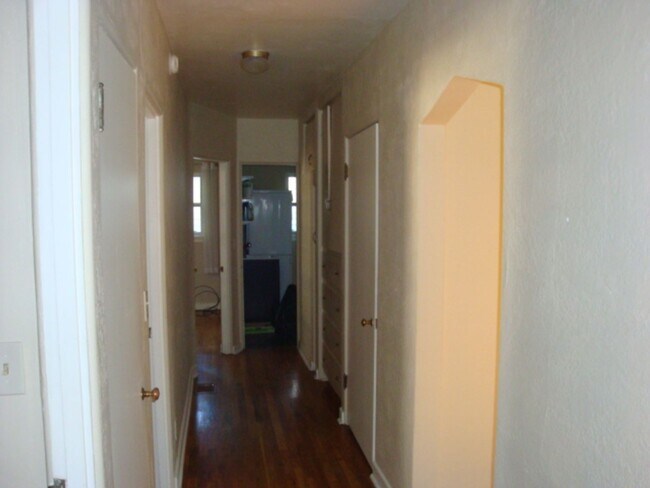 Building Photo - Charming Westside Cottage in a Premier Location