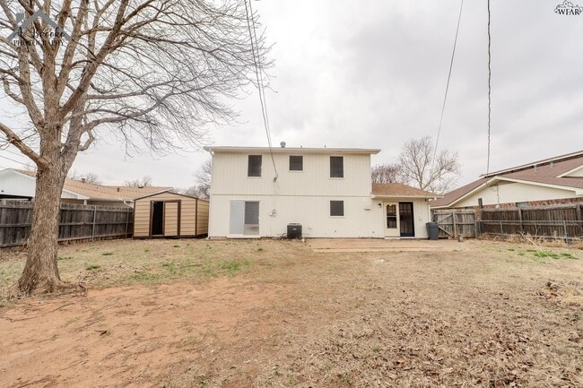 Building Photo - 5222 Jamaica Dr