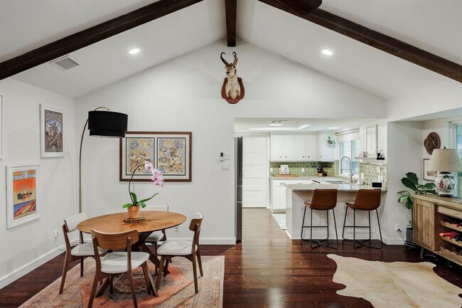 Building Photo - 9101 Heatherwood Dr