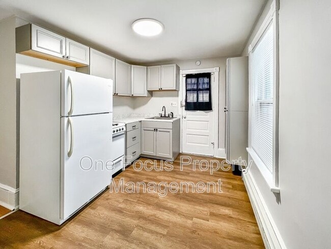 Primary Photo - 638 1/2 Sixth Ave