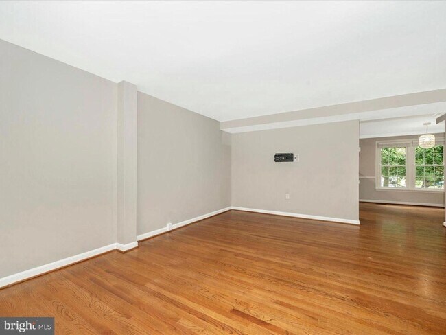 Building Photo - 112 Bracken Ct