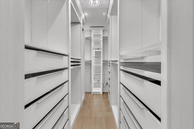 Building Photo - 2605 McKinnon Dr