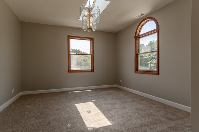 Building Photo - 301 Bohland Ave