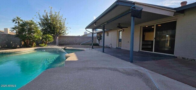 Building Photo - 2132 E Oxford Dr