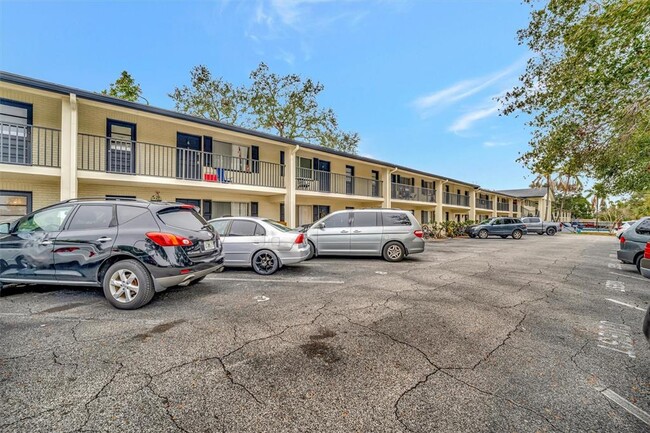 Building Photo - 2 N Fernwood Ave